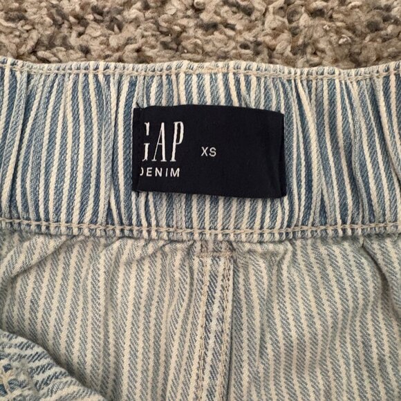 Gap Women's 4" High Rise Supersoft Denim Utility Shorts - Picture 5 of 7